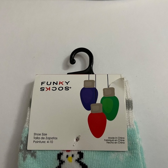 NWT Winter-themed Funky Socks with a Penguin and Snowflake Design - Picture 4 of 5